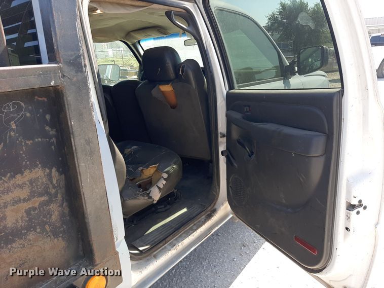 image for item OF9488 2007 Chevrolet Silverado 3500  Crew Cab flatbed pickup truck