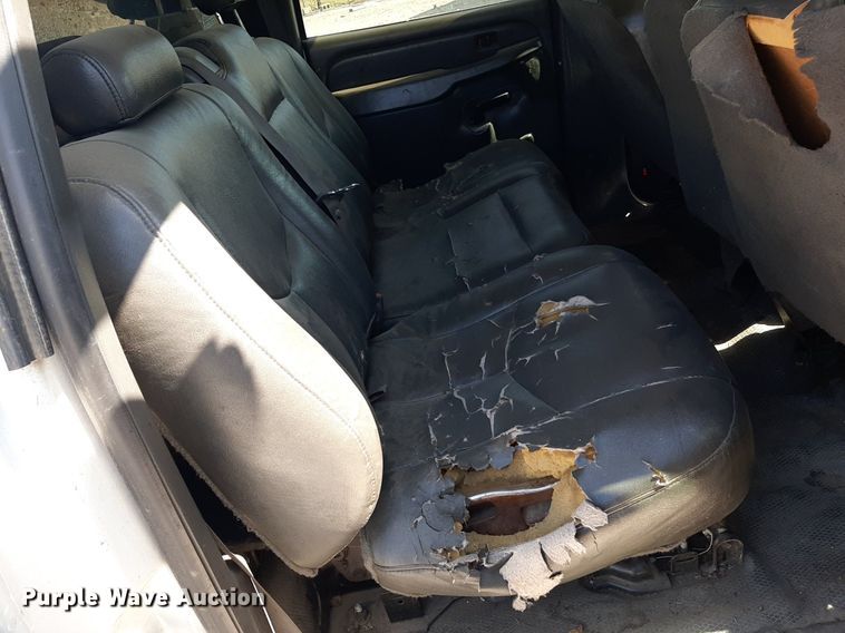 image for item OF9488 2007 Chevrolet Silverado 3500  Crew Cab flatbed pickup truck