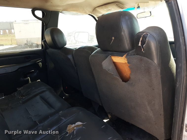 image for item OF9488 2007 Chevrolet Silverado 3500  Crew Cab flatbed pickup truck