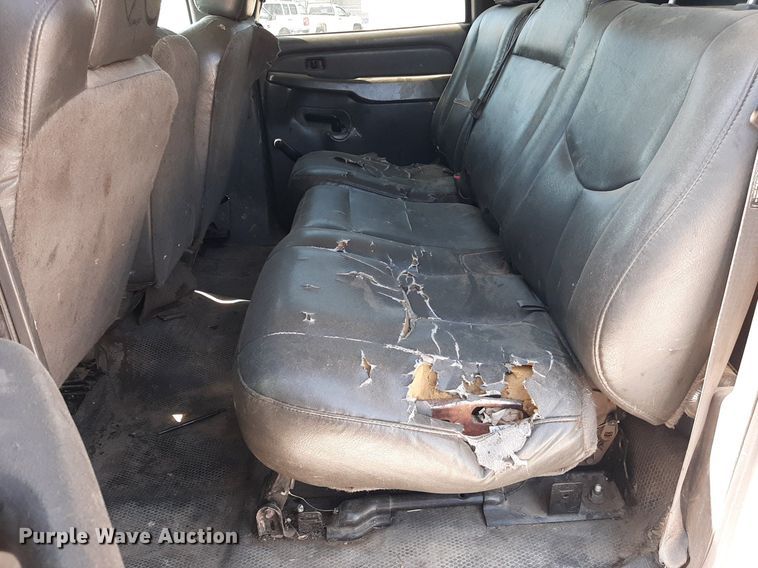 image for item OF9488 2007 Chevrolet Silverado 3500  Crew Cab flatbed pickup truck