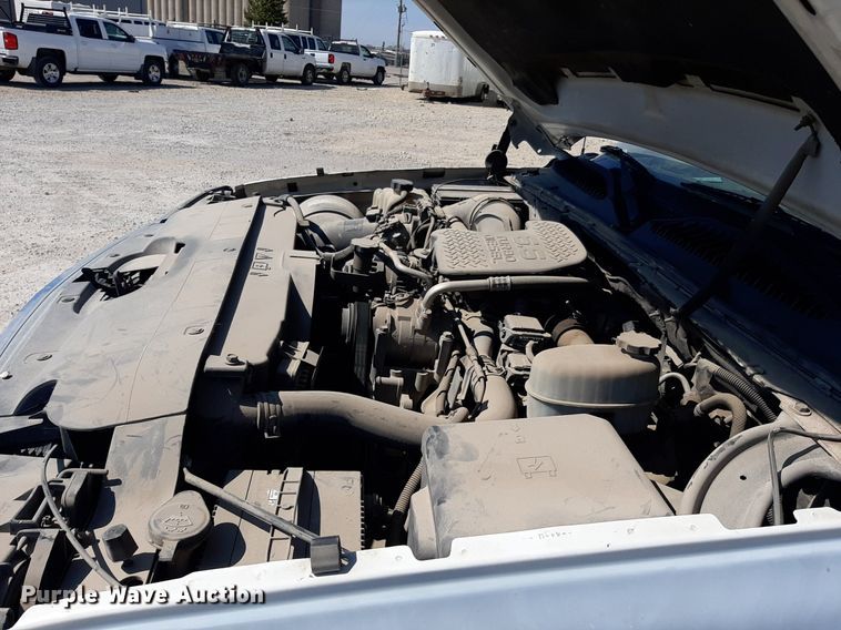 image for item OF9488 2007 Chevrolet Silverado 3500  Crew Cab flatbed pickup truck