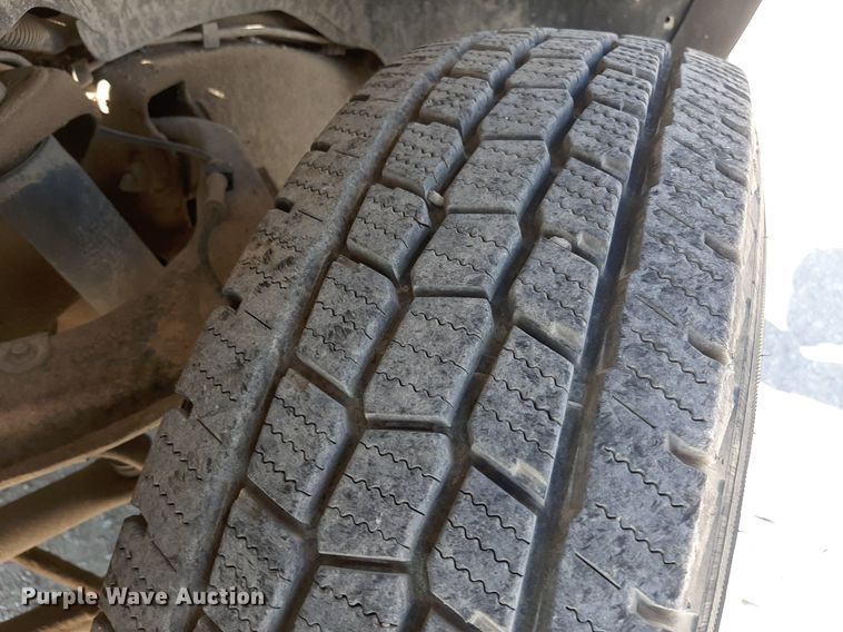 image for item OF9488 2007 Chevrolet Silverado 3500  Crew Cab flatbed pickup truck