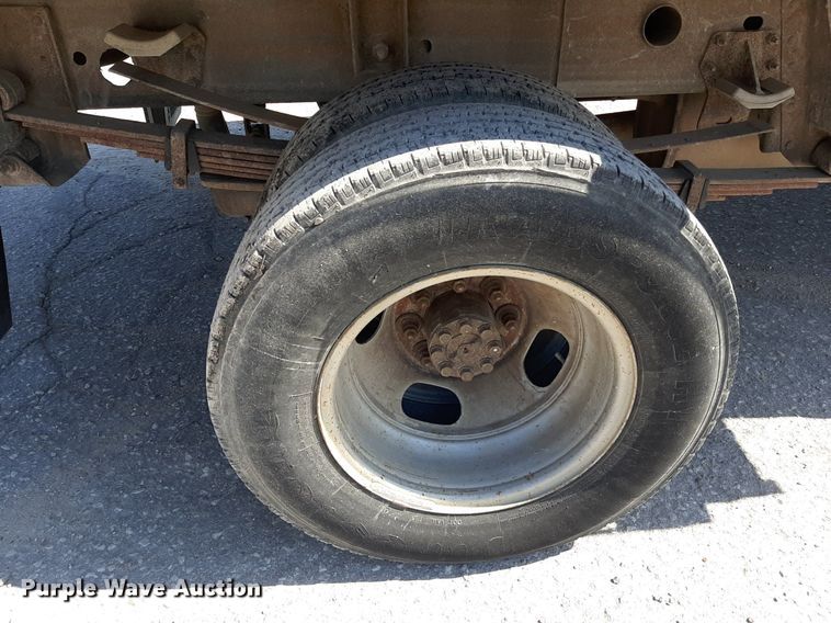 image for item OF9488 2007 Chevrolet Silverado 3500  Crew Cab flatbed pickup truck