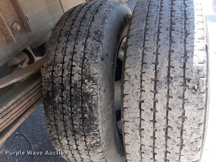 image for item OF9488 2007 Chevrolet Silverado 3500  Crew Cab flatbed pickup truck