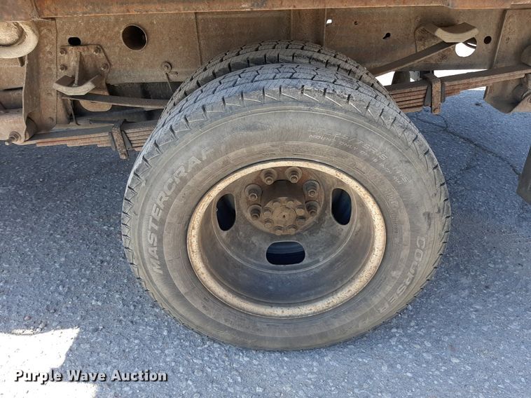 image for item OF9488 2007 Chevrolet Silverado 3500  Crew Cab flatbed pickup truck