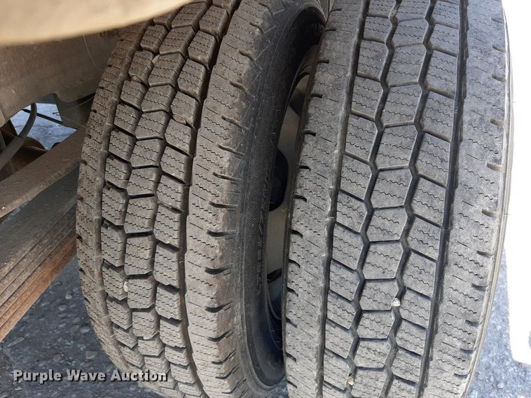 image for item OF9488 2007 Chevrolet Silverado 3500  Crew Cab flatbed pickup truck