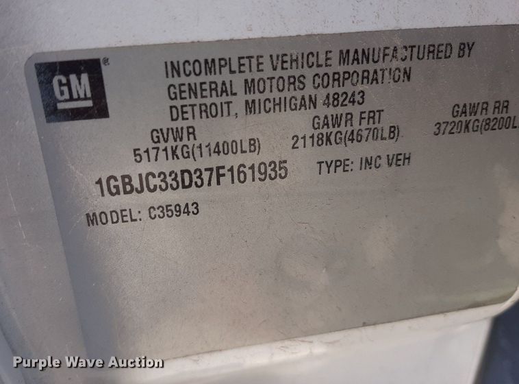 image for item OF9488 2007 Chevrolet Silverado 3500  Crew Cab flatbed pickup truck