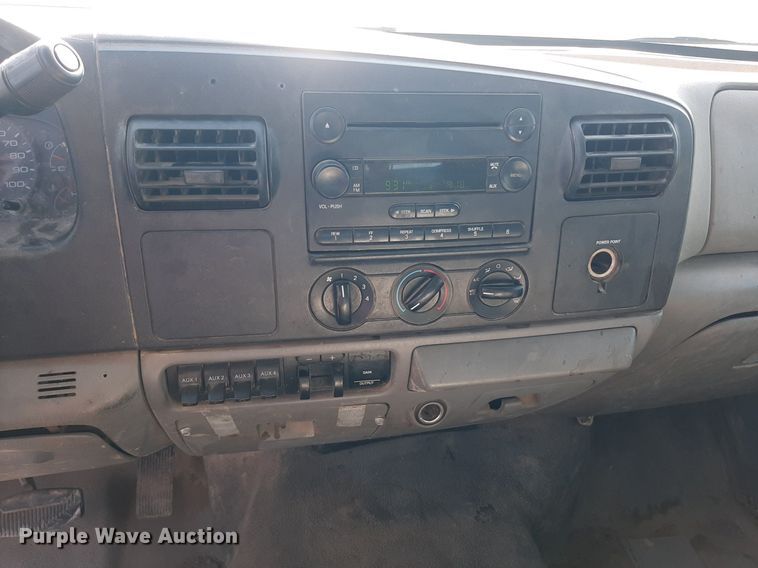 image for item OF9491 2007 Ford F350 Super Duty  Crew Cab pickup truck