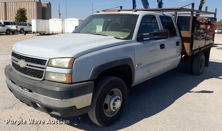 image for item OF9499 2007 Chevrolet Silverado 3500  Crew Cab flatbed pickup truck