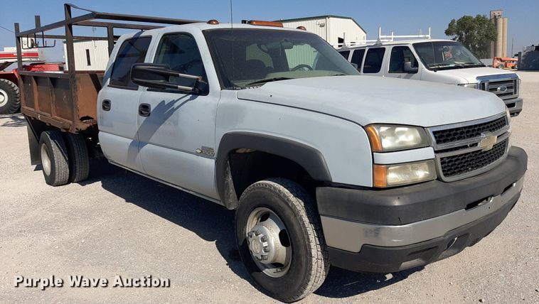 image for item OF9499 2007 Chevrolet Silverado 3500  Crew Cab flatbed pickup truck