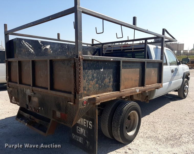 image for item OF9499 2007 Chevrolet Silverado 3500  Crew Cab flatbed pickup truck