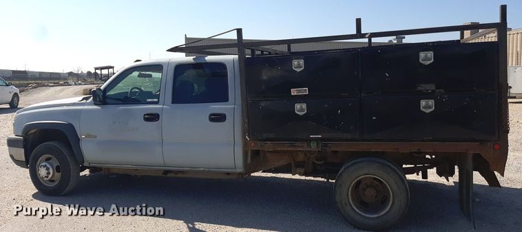 image for item OF9499 2007 Chevrolet Silverado 3500  Crew Cab flatbed pickup truck