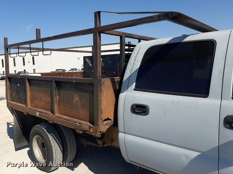 image for item OF9499 2007 Chevrolet Silverado 3500  Crew Cab flatbed pickup truck