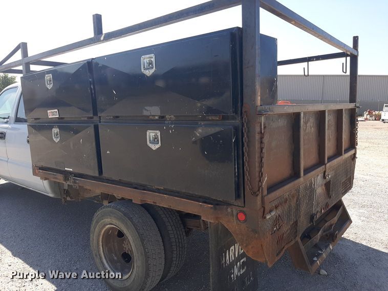 image for item OF9499 2007 Chevrolet Silverado 3500  Crew Cab flatbed pickup truck