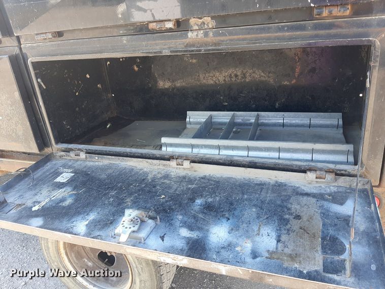 image for item OF9499 2007 Chevrolet Silverado 3500  Crew Cab flatbed pickup truck