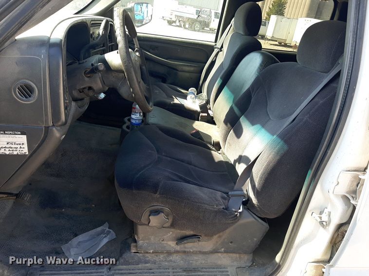 image for item OF9499 2007 Chevrolet Silverado 3500  Crew Cab flatbed pickup truck