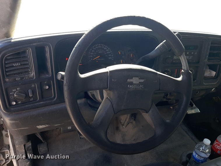 image for item OF9499 2007 Chevrolet Silverado 3500  Crew Cab flatbed pickup truck