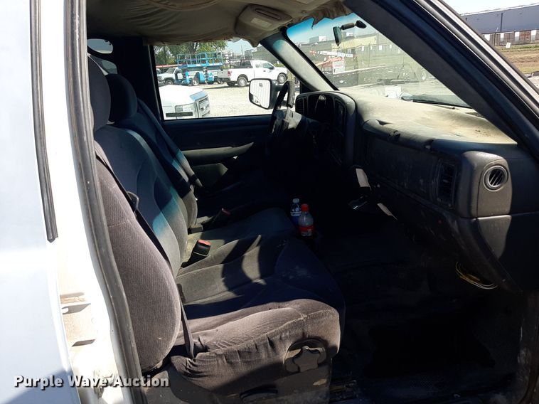 image for item OF9499 2007 Chevrolet Silverado 3500  Crew Cab flatbed pickup truck