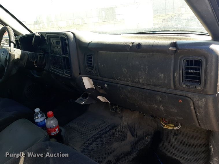 image for item OF9499 2007 Chevrolet Silverado 3500  Crew Cab flatbed pickup truck