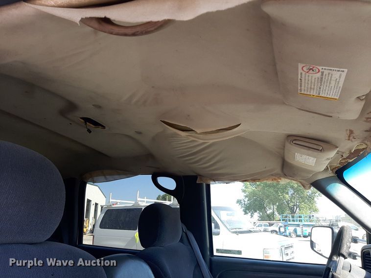 image for item OF9499 2007 Chevrolet Silverado 3500  Crew Cab flatbed pickup truck