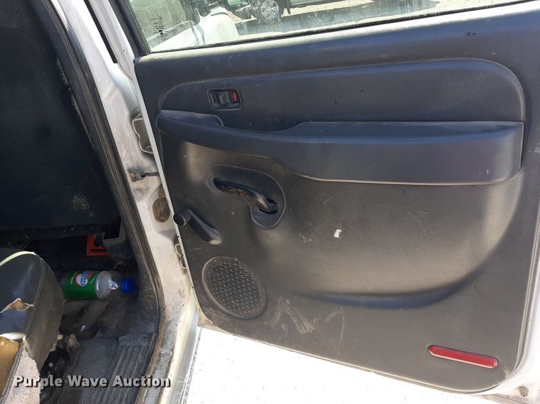 image for item OF9499 2007 Chevrolet Silverado 3500  Crew Cab flatbed pickup truck