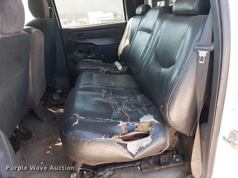 image for item OF9499 2007 Chevrolet Silverado 3500  Crew Cab flatbed pickup truck