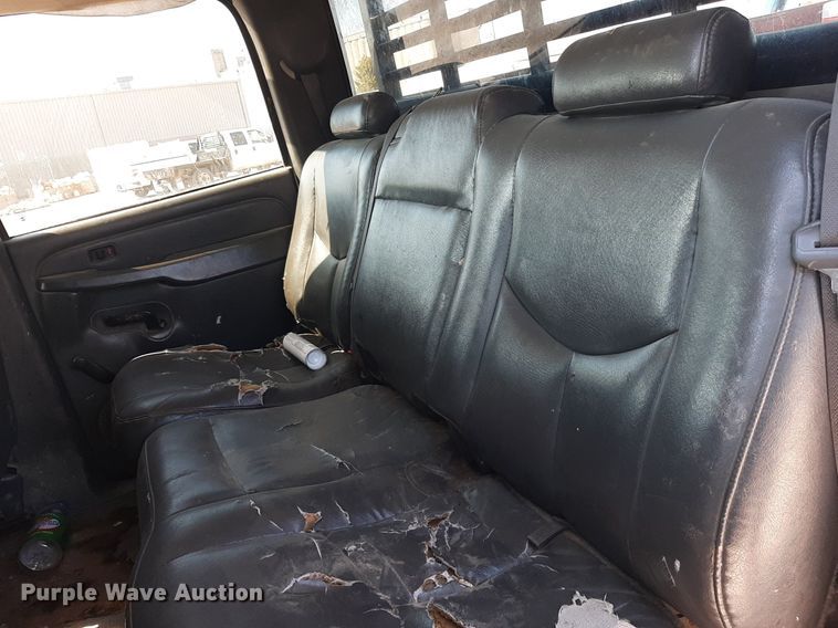 image for item OF9499 2007 Chevrolet Silverado 3500  Crew Cab flatbed pickup truck