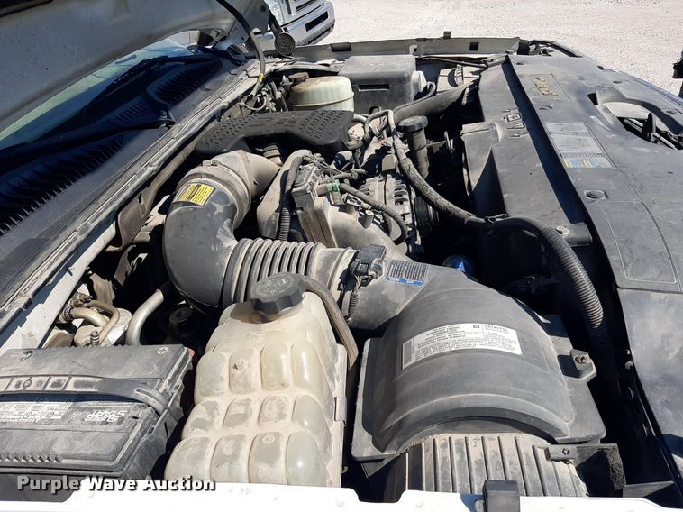 image for item OF9499 2007 Chevrolet Silverado 3500  Crew Cab flatbed pickup truck