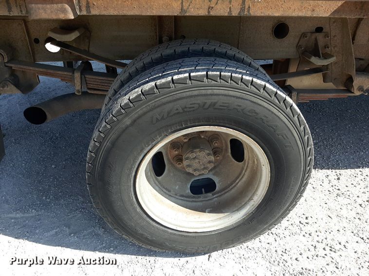 image for item OF9499 2007 Chevrolet Silverado 3500  Crew Cab flatbed pickup truck