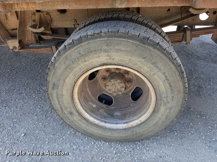 image for item OF9499 2007 Chevrolet Silverado 3500  Crew Cab flatbed pickup truck