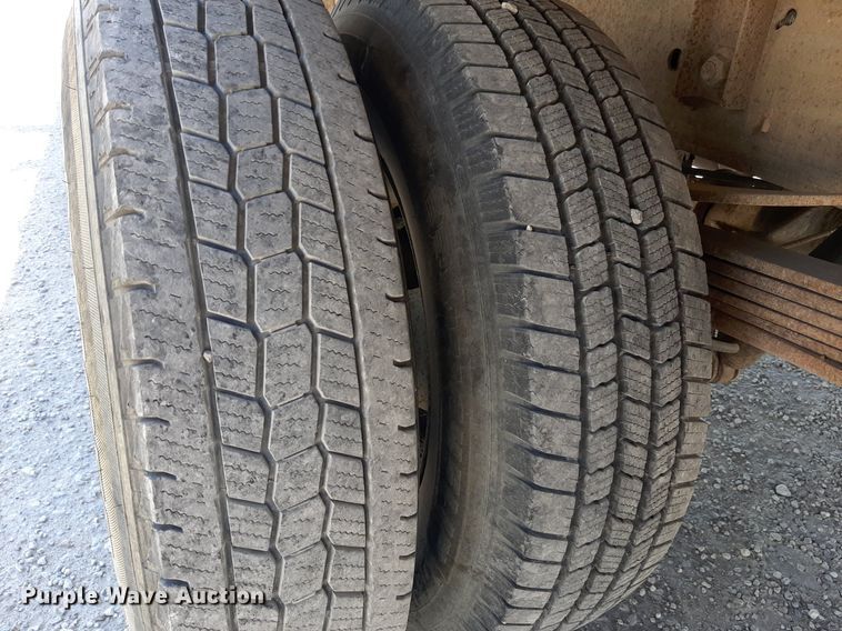 image for item OF9499 2007 Chevrolet Silverado 3500  Crew Cab flatbed pickup truck