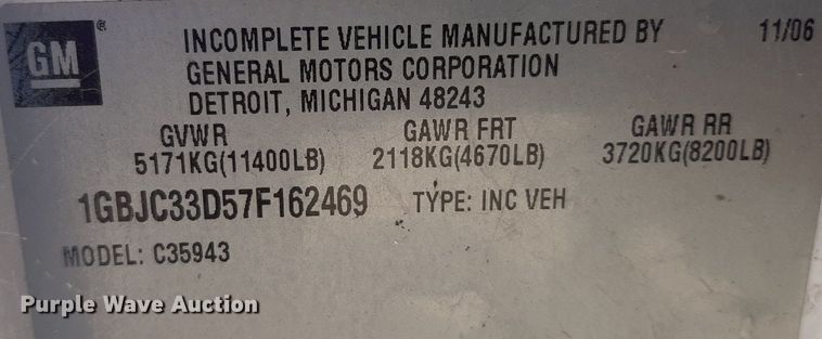 image for item OF9499 2007 Chevrolet Silverado 3500  Crew Cab flatbed pickup truck