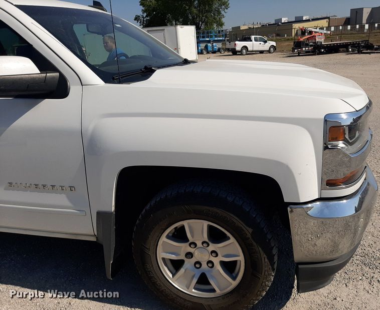 image for item OF9504 2017 Chevrolet Silverado 1500  Crew Cab pickup truck