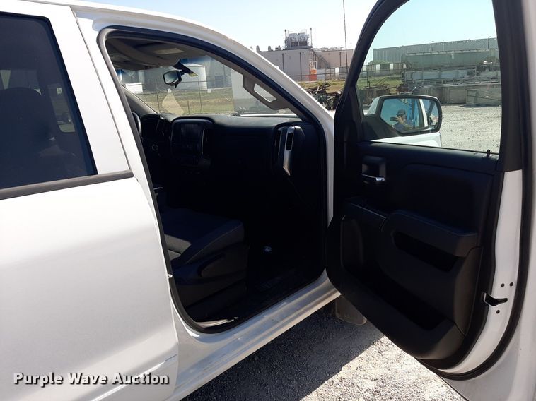 image for item OF9504 2017 Chevrolet Silverado 1500  Crew Cab pickup truck