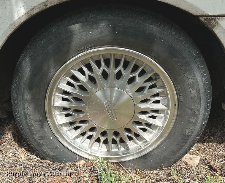 image for item OG9252 1995 Lincoln Mark VIII