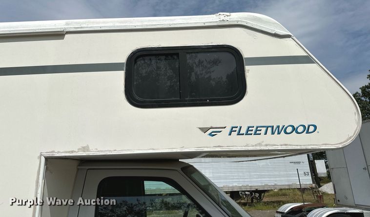 image for item OG9253 2004 Fleetwood Tioga  RV