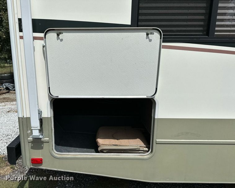 image for item OG9253 2004 Fleetwood Tioga  RV