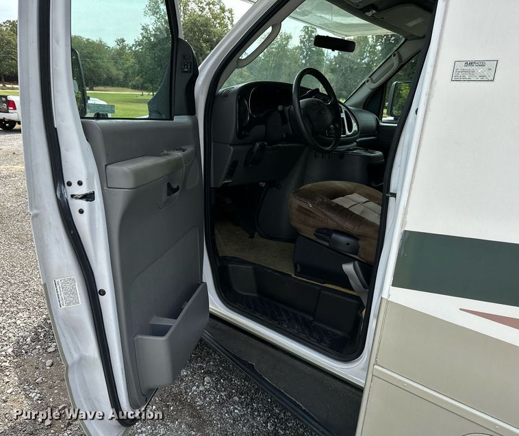 image for item OG9253 2004 Fleetwood Tioga  RV