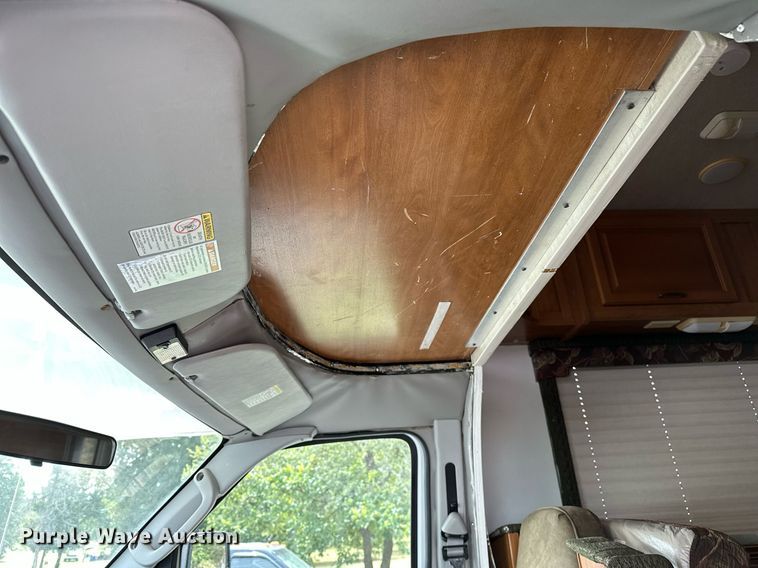 image for item OG9253 2004 Fleetwood Tioga  RV