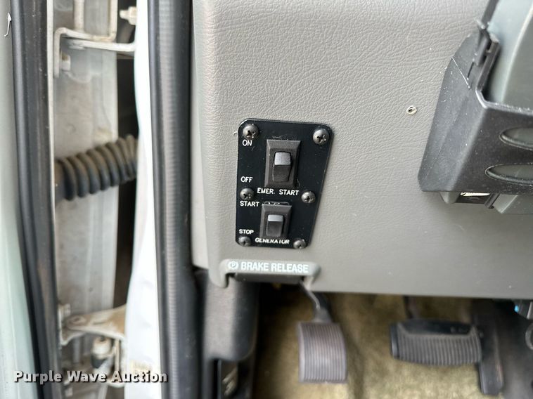 image for item OG9253 2004 Fleetwood Tioga  RV