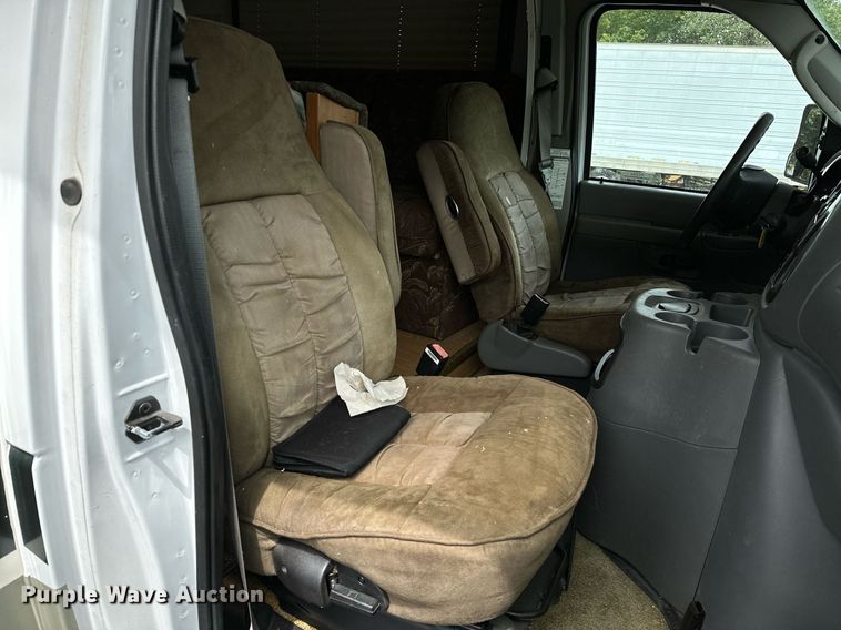 image for item OG9253 2004 Fleetwood Tioga  RV