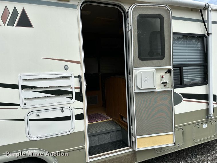 image for item OG9253 2004 Fleetwood Tioga  RV