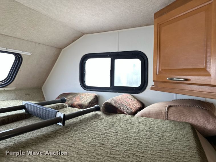 image for item OG9253 2004 Fleetwood Tioga  RV