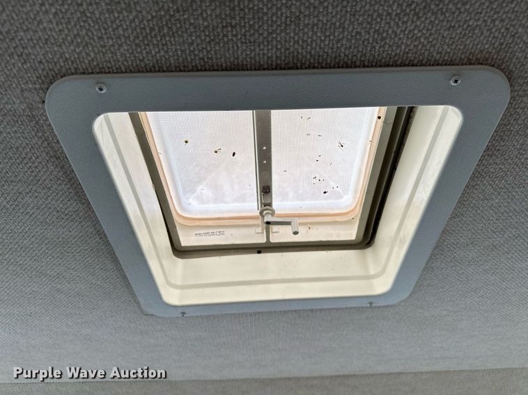 image for item OG9253 2004 Fleetwood Tioga  RV