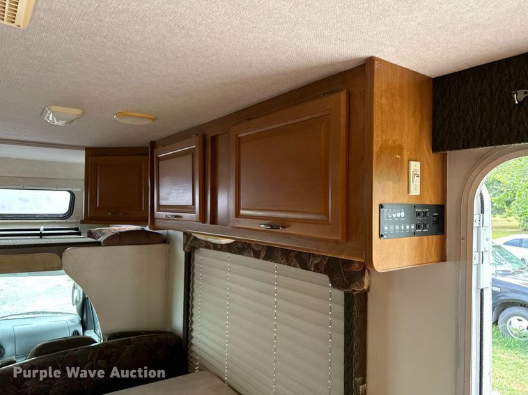 image for item OG9253 2004 Fleetwood Tioga  RV