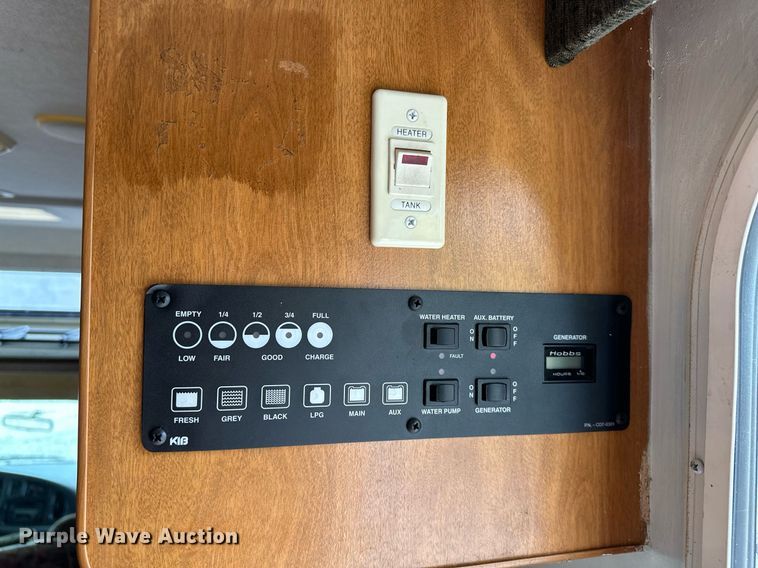 image for item OG9253 2004 Fleetwood Tioga  RV