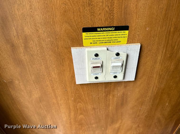 image for item OG9253 2004 Fleetwood Tioga  RV