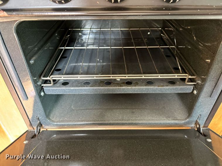 image for item OG9253 2004 Fleetwood Tioga  RV