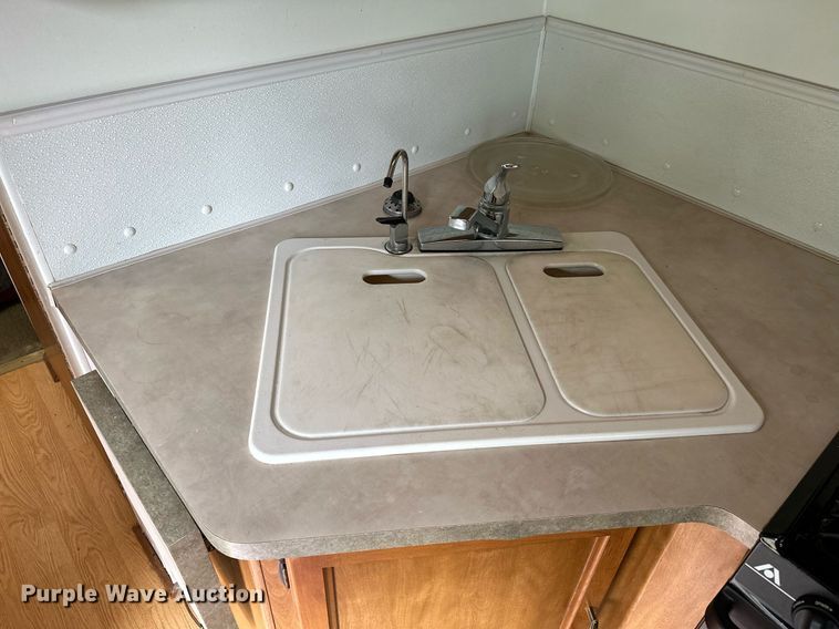 image for item OG9253 2004 Fleetwood Tioga  RV