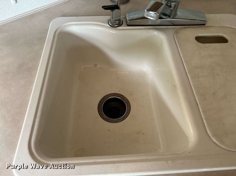 image for item OG9253 2004 Fleetwood Tioga  RV